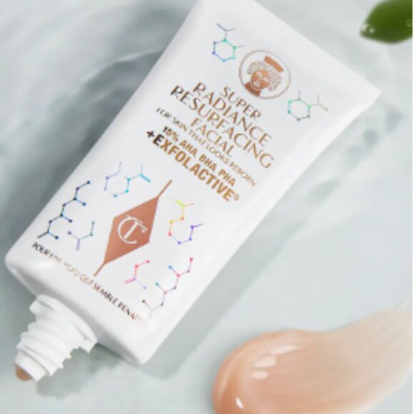 Charlotte Tilbury Super Radiance Resurfacing Facial Exfoliator Mask - Picture 3 of 5